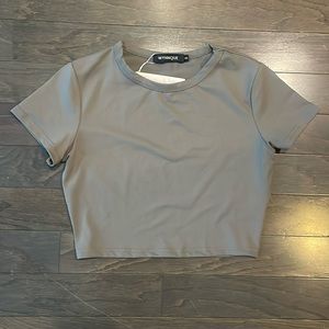 Wynnque gray crop top tee. Size small